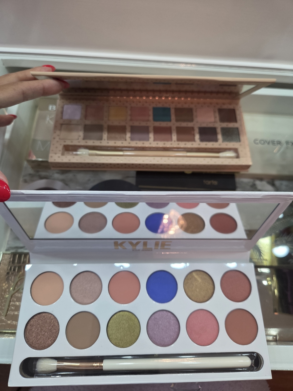 NEW Kylie Cosmetics Eyeshadow Palettes Lot Of 2 Take Me On Vacation - Picture 2 of 4